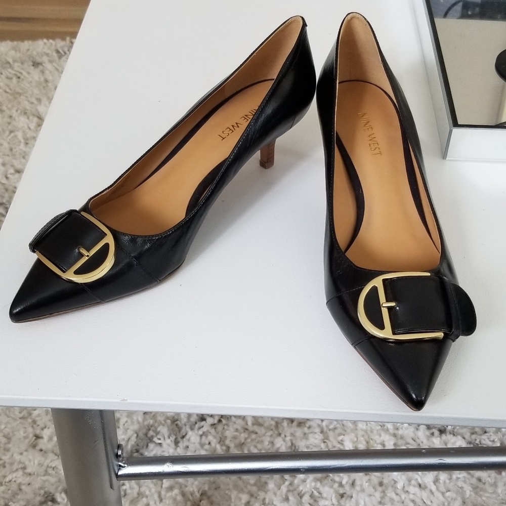 Nine West black kitten heel buckle pumps - sz 9